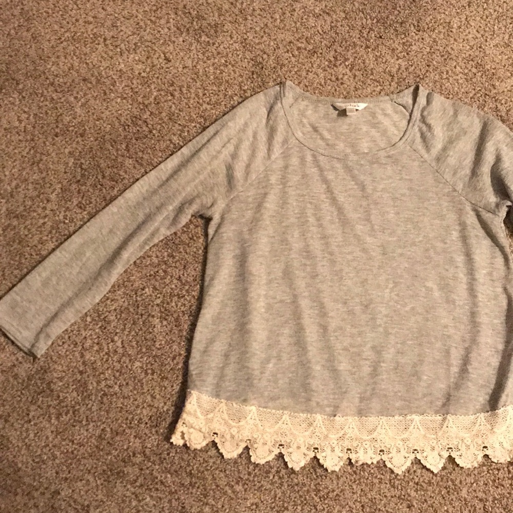 Grey light sweat with lace bottom trim